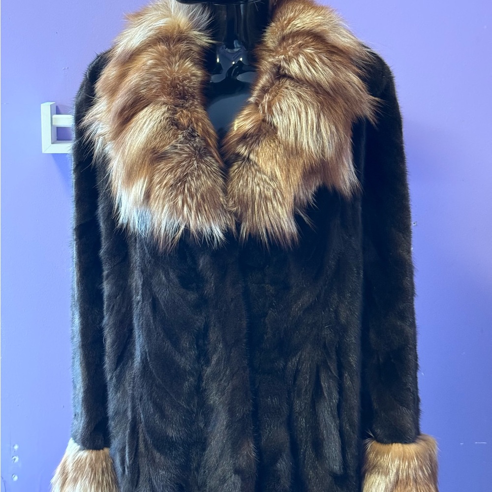 Brown mink fur coat with red fox fur collar trim - Picture 14 of 16